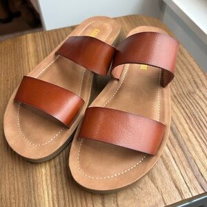 Cushionaire Brown Leather Sandals
